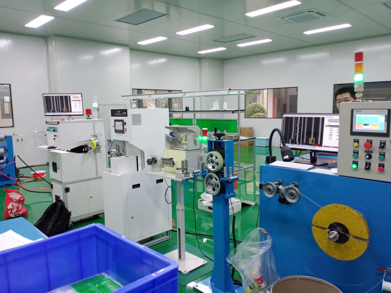 貼標(biāo)機和在線表面檢測儀配套使用案例